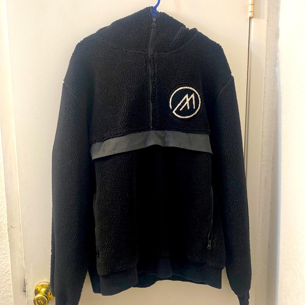 HOODIE - Mint World Wide. Size Large.